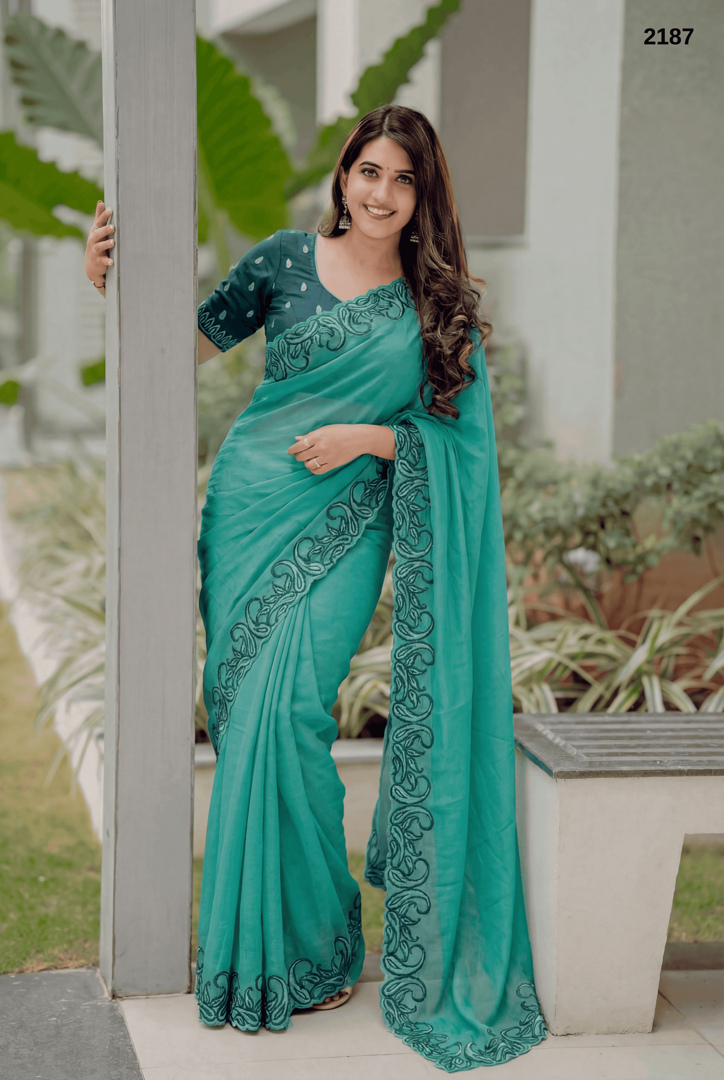 Elegant Crunchy Chiffon Saree with Designer Embroidery Border