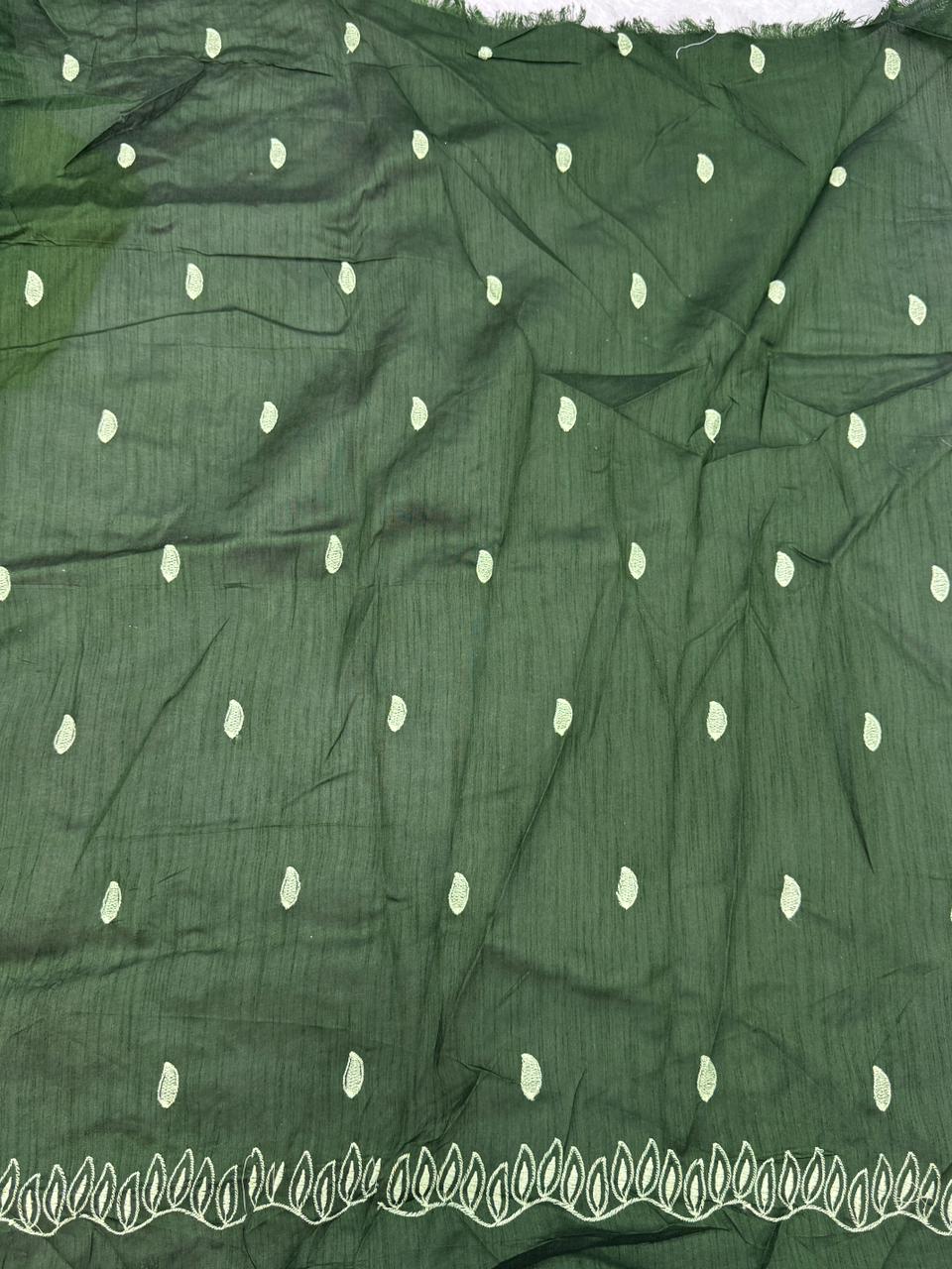 Elegant Crunchy Chiffon Saree with Embroidered Border – Lightweight & Premium Look