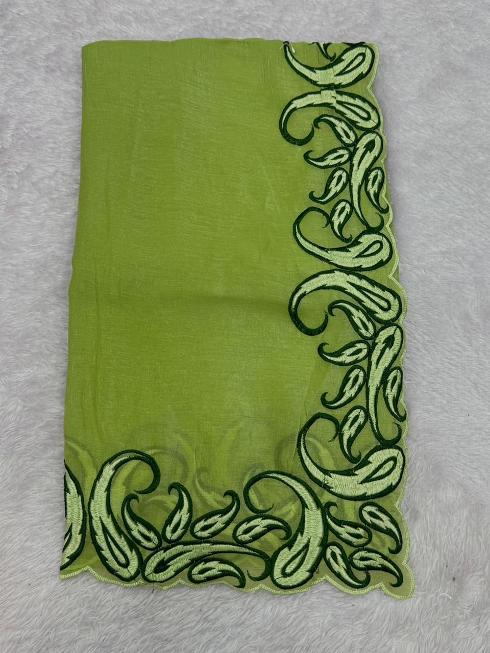 Elegant Crunchy Chiffon Saree with Embroidered Border – Lightweight & Premium Look